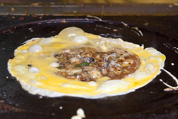 Image showing Fried egg with oysters in Chinese style