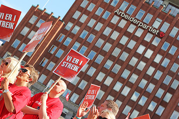 Image showing Strikers in Oslo