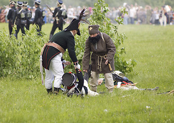 Image showing Borodino battle. Taking out the wounded man