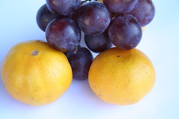 Image showing Grapes and oranges