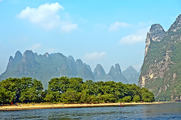 Image showing Li river near Yangshuo Guilin Mountains