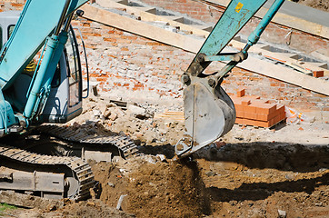 Image showing operating excavator