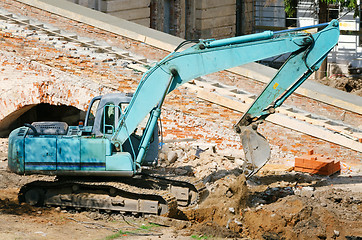 Image showing operating excavator