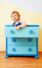 Image showing Kid sitting inside box