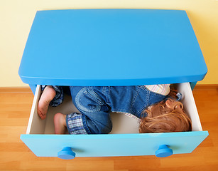 Image showing Kid in the box