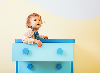 Image showing Toddler sitting in the box