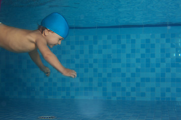 Image showing Toddler swimming in the pool