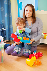 Image showing Mother and kid - playing with blocks