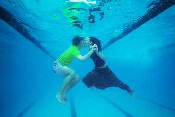 Image showing Underwater kiss