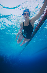 Image showing sportsman swimming in crawl style