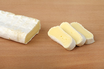 Image showing sliced ??brie cheese