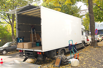 Image showing relocation van