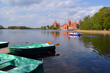 Image showing Boats on Galve lake shore and Trakai Castle 