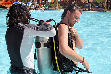 Image showing learn to dive in the pool