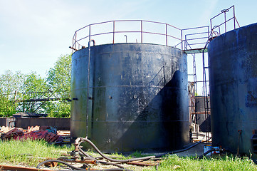 Image showing The tank for black oil