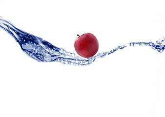 Image showing Apple causing water splash