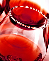 Image showing red wine in glass close up