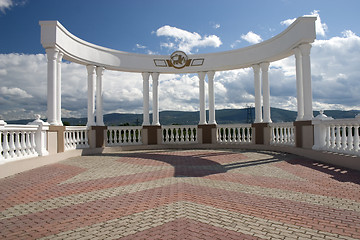 Image showing Arch with white columns.