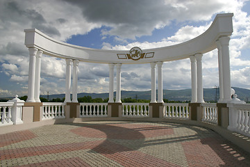 Image showing Arch with white columns.