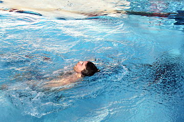 Image showing young man learn swimming backstroke