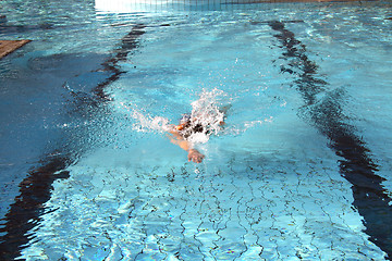 Image showing man swiming underwater