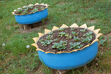 Image showing Two beds are made from tires