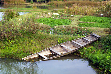 Image showing Single wooden boat at pond