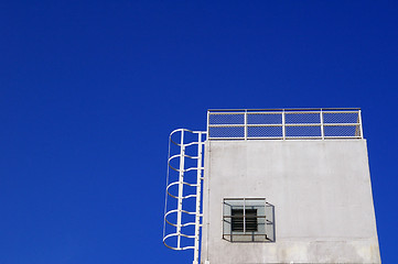 Image showing White building under blue sky