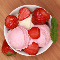 Image showing Strawberry ice cream