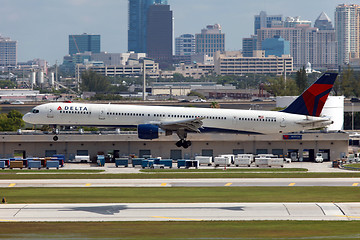 Image showing Delta Air Lines Boeing 757