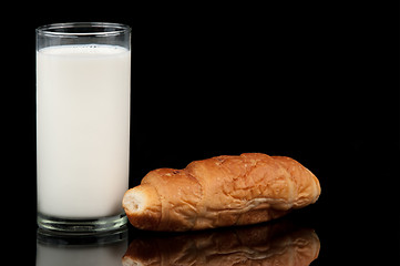 Image showing Milk and croissant