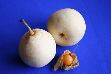 Image showing Nashi pears and physalis