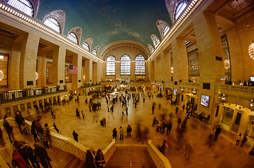 Image showing Tourists and Shoppers in Grand Central, NYC