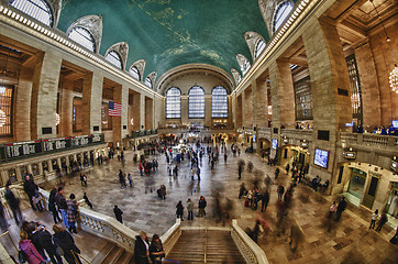 Image showing Tourists and Shoppers in Grand Central, NYC