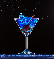 Image showing blue cocktail splashing 