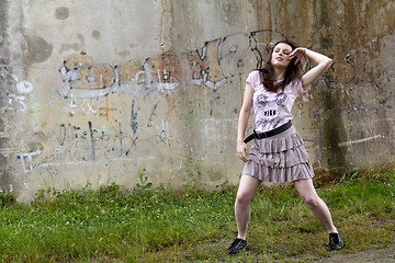 Image showing Dancer in front of a wall.