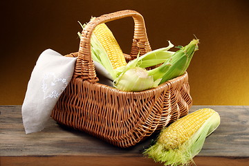 Image showing Corn on the cob and a linen napkin in a basket.
