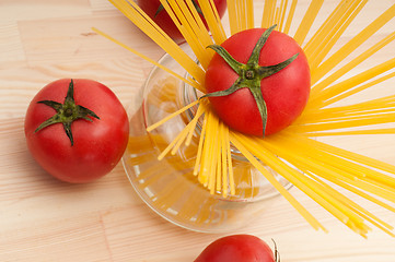 Image showing fresh tomato and spaghetti pasta