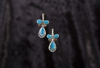 Image showing emerald blue earrings