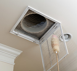 Image showing Dusting vent for air conditioning filter in ceiling