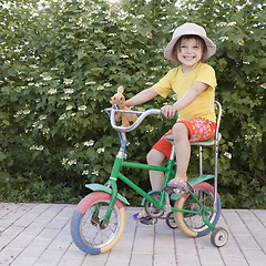 Image showing Girlie in grandmother's hat