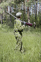 Image showing The shooter in camouflage