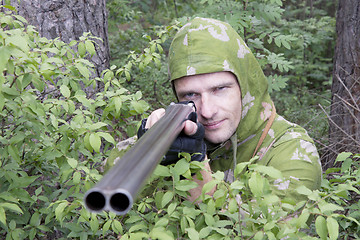 Image showing The shooter in camouflage