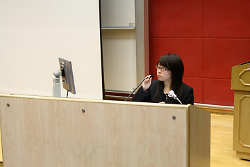 Image showing Businesswoman doing presentation