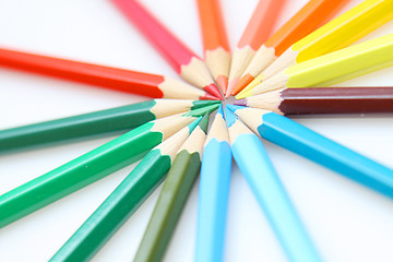 Image showing Color pencils in arrange in color wheel colors on white backgrou