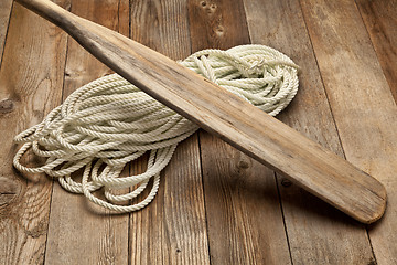 Image showing old oar and rope coil