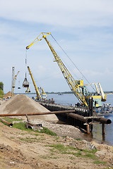 Image showing Powered floating crane