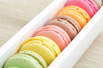 Image showing macaroon in paper box