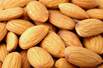 Image showing almonds