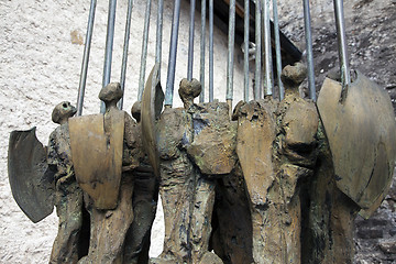 Image showing Spearmen statue